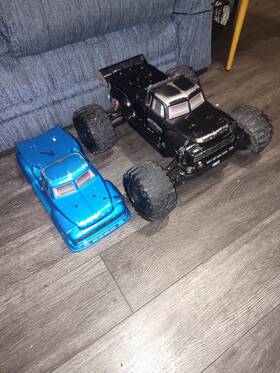 Ara8611v5t2 Arrma-durango R/c Notorious Comes With 2 Bodies Remote And Receiver