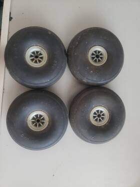 Dub300t Horizon Hobby Du Bro 3.5t Treaded Wheels Low Bounce Lot Of 4