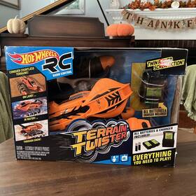 Hot Wheels 887961261042 New - Terrain Twister On Land In Water Through Snow Orange