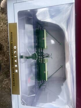 Sct703 Speccast Oliver Highly Detailed 540 Planter 1 16 -