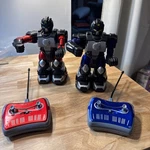 Black Series Controlled Head To Battle Boxing Robots W/both Remotes. Fixed Price $19.00.