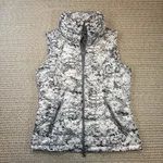 Calvin Klein Printed Black And White Puffer Best With Smart Phone Pocket Size. Fixed Price $28.00.